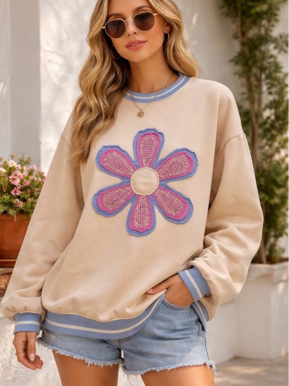 NWT Sage+Fig Daisy Applique
Patch Sweatshirt Long Sleeves Size Large